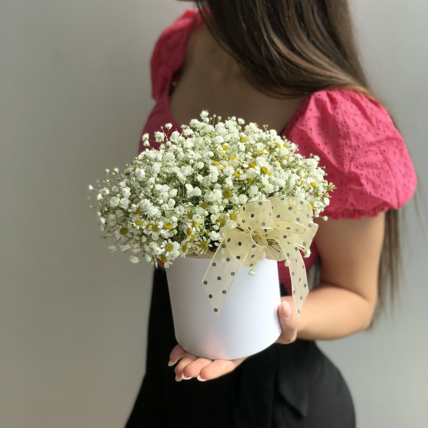 КОРОБКА С ГИПСОФИЛОЙ И РОМАШКАМИ