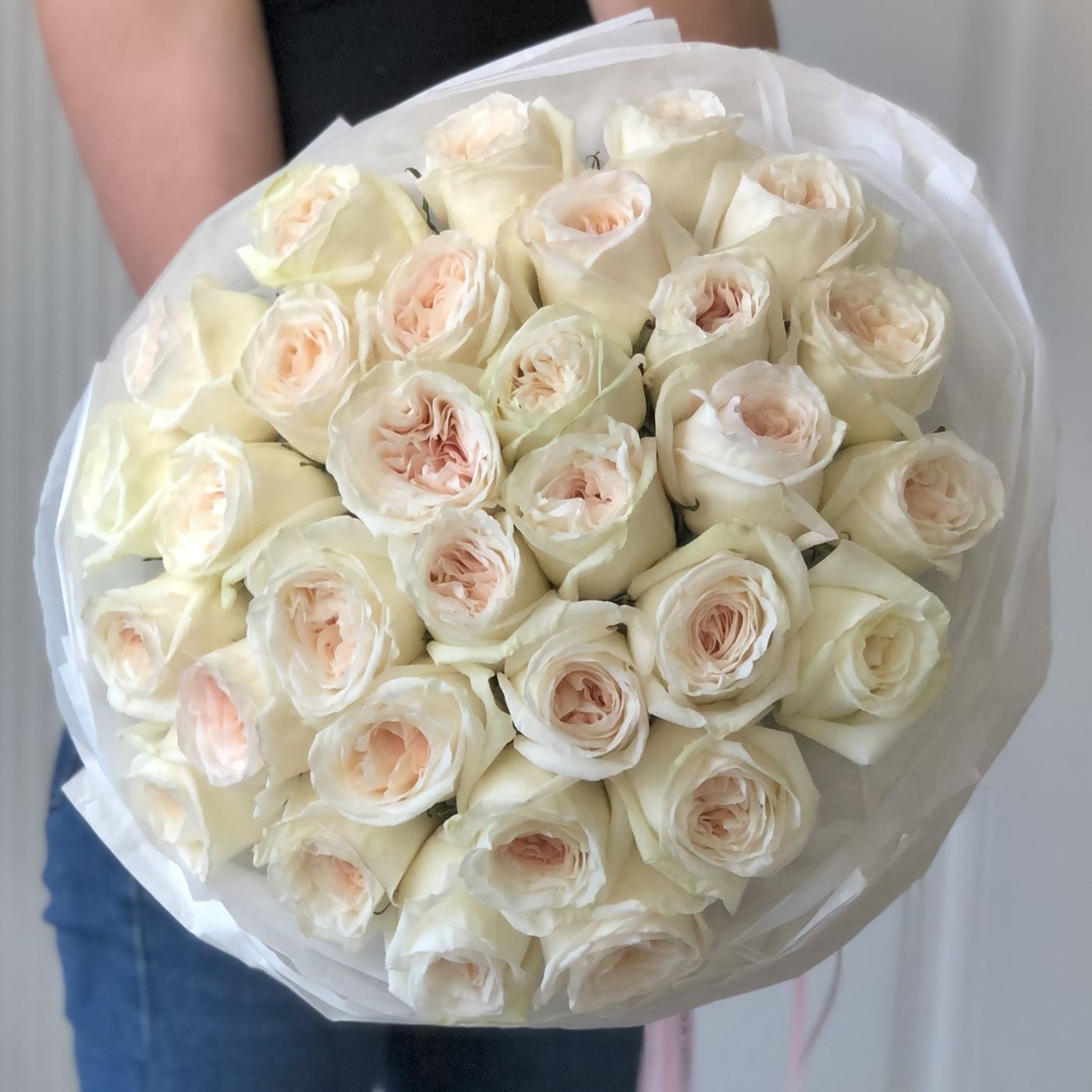 МОНОБУКЕТ ИЗ ПИОНОВИДНЫХ РОЗ