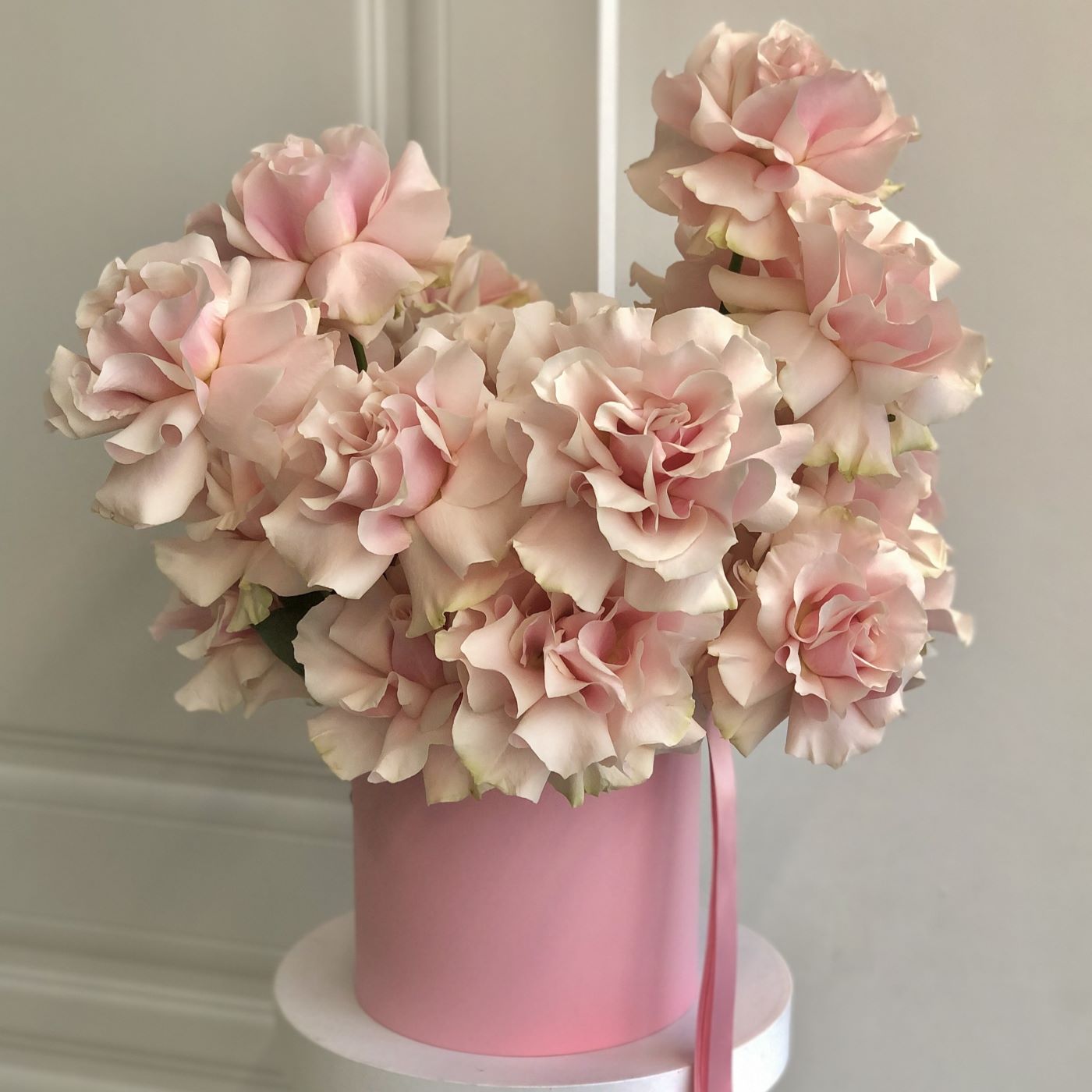 КОРОБКА С ФРАНЦУЗСКИМИ РОЗАМИ