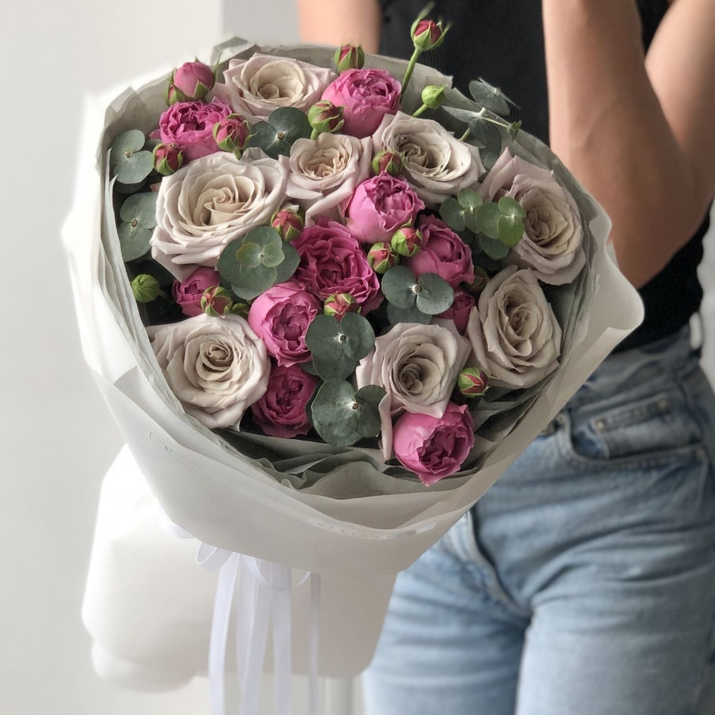 БУКЕТ ИЗ РОЗ МЕНТА И МИСТИ БАБЛС