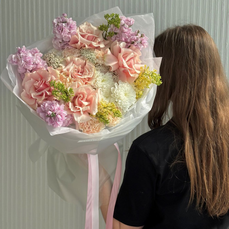 БУКЕТ С ФРАНЦУЗСКИМИ РОЗАМИ