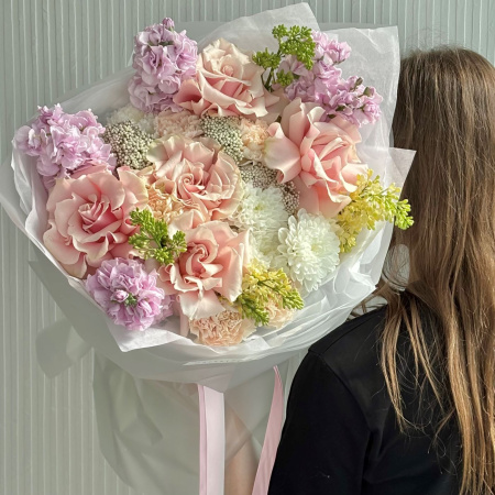 БУКЕТ С ФРАНЦУЗСКИМИ РОЗАМИ