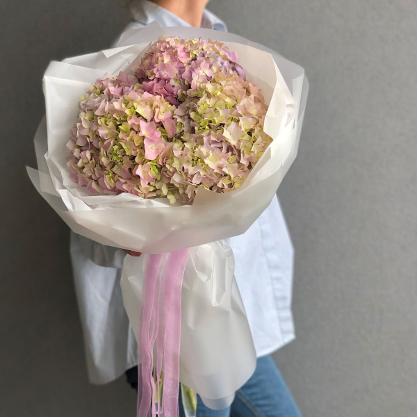 БУКЕТ С ГОРТЕНЗИЯМИ