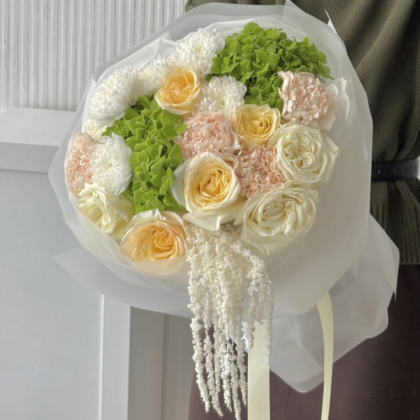 БУКЕТ ИЗ ПИОНОВИДНЫХ РОЗ И ГОРТЕНЗИЙ