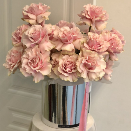 КОРОБКА С ФРАНЦУЗСКИМИ РОЗАМИ