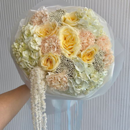 БУКЕТ ИЗ ПИОНОВИДНЫХ РОЗ И ГОРТЕНЗИЙ