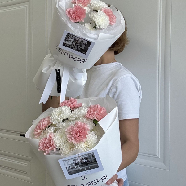 БУКЕТ ИЗ ДИАНТУСОВ И ХРИЗАНТЕМ