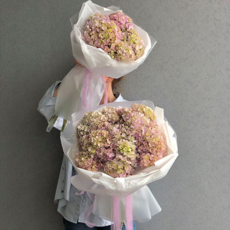БУКЕТ С ГОРТЕНЗИЯМИ