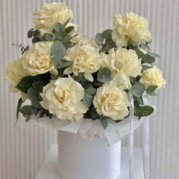 КОРОБКА ИЗ ФРАНЦУЗСКИХ РОЗ КОРОБКА ИЗ ФРАНЦУЗСКИХ РОЗ