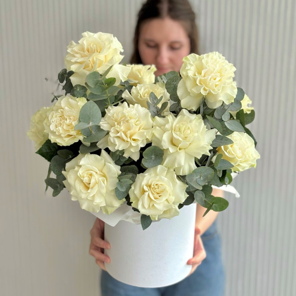 КОРОБКА ИЗ ФРАНЦУЗСКИХ РОЗ КОРОБКА ИЗ ФРАНЦУЗСКИХ РОЗ