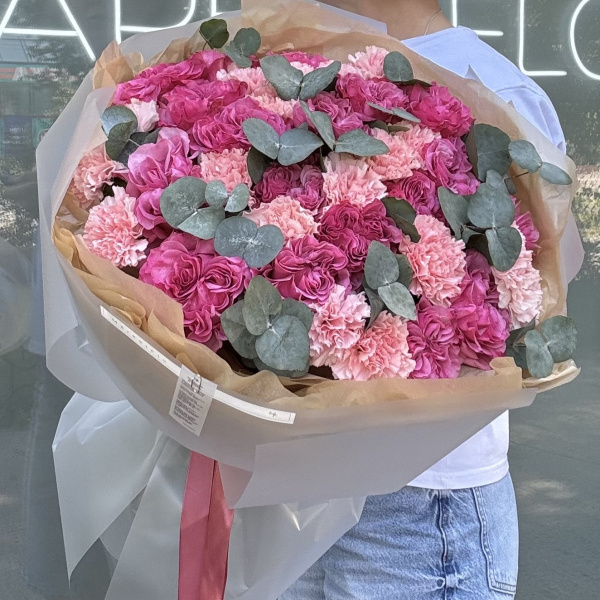 БУКЕТ ИЗ ПИОНОВИДНЫХ РОЗ