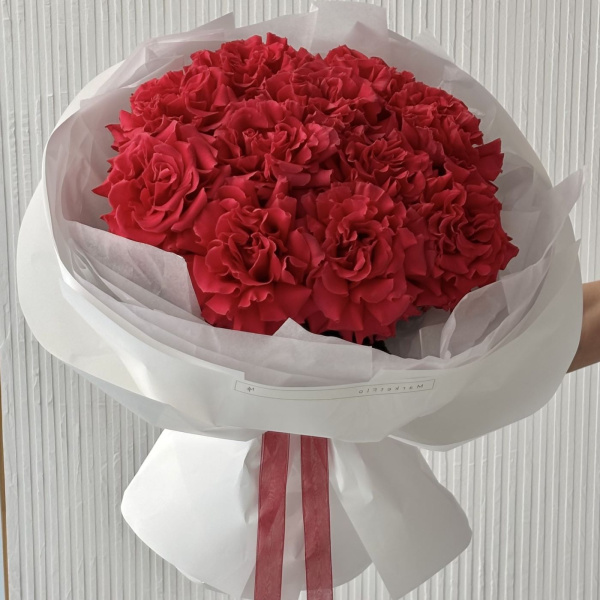 БУКЕТ С ФРАНЦУЗСКИМИ РОЗАМИ