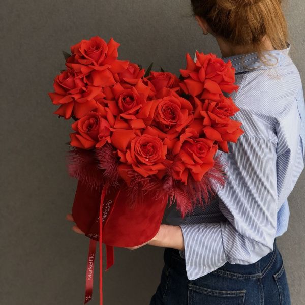 КОРОБКА С ФРАНЦУЗСКИМИ РОЗАМИ