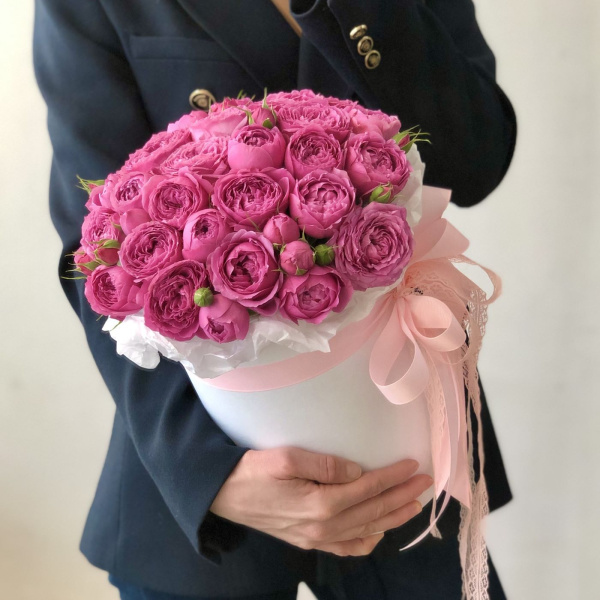 КОРОБКА С ПИОНОВИДНЫМИ РОЗАМИ