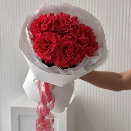 БУКЕТ С ФРАНЦУЗСКИМИ РОЗАМИ