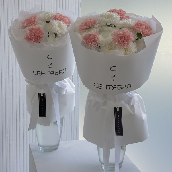 БУКЕТ ИЗ ДИАНТУСОВ И ХРИЗАНТЕМ