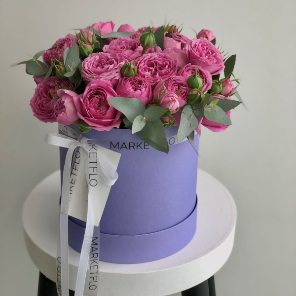 КОРОБКА С ПИОНОВИДНЫМИ РОЗАМИ