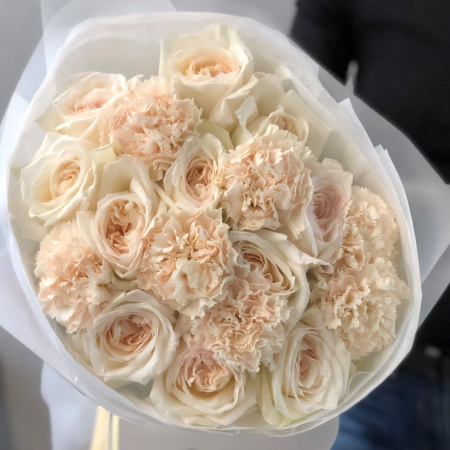 Букет с пионовидными розами Вайт Охара