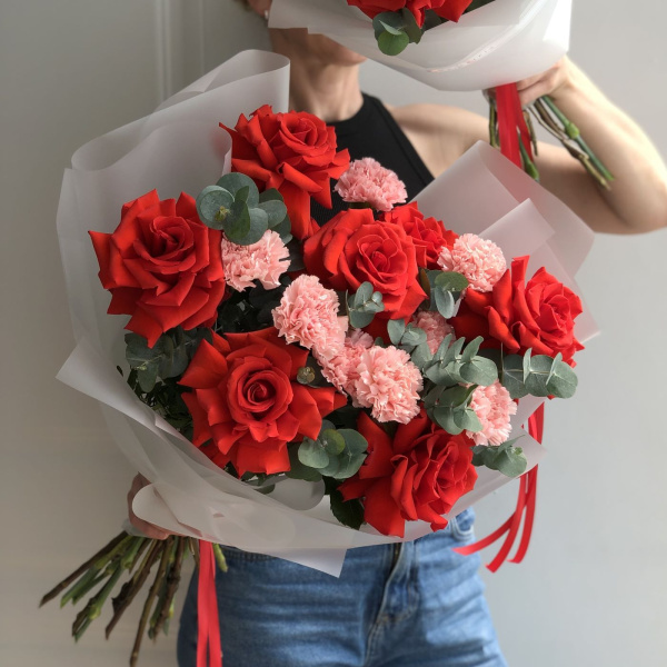 БУКЕТ ИЗ ФРАНЦУЗСКИХ РОЗ И ДИАНТУСОВ