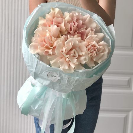 БУКЕТ С ФРАНЦУЗСКИМИ РОЗАМИ