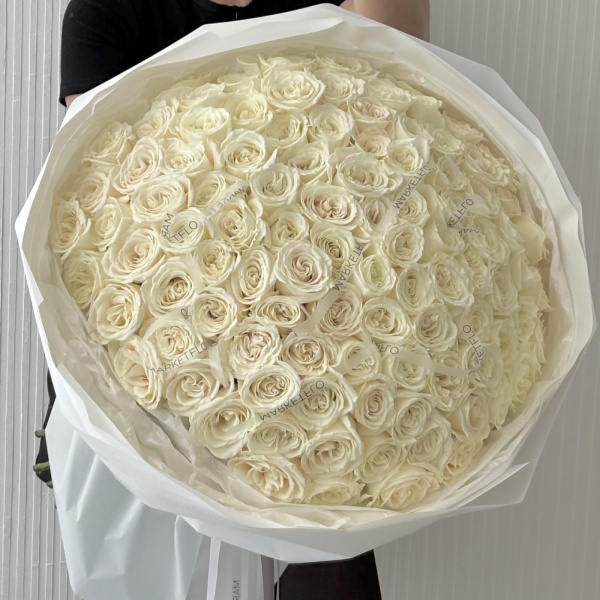 БУКЕТ ИЗ БЕЛЫХ ПИОНОВИДНЫХ РОЗ