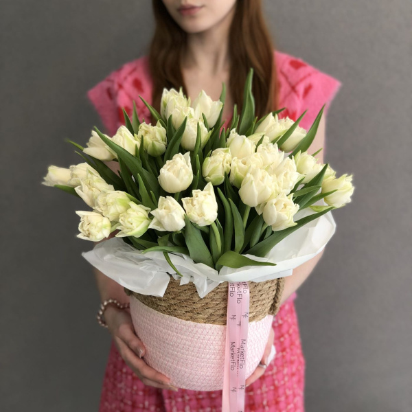 51 ПИОНОВИДНЫЙ ТЮЛЬПАН В ЛУКОШКЕ