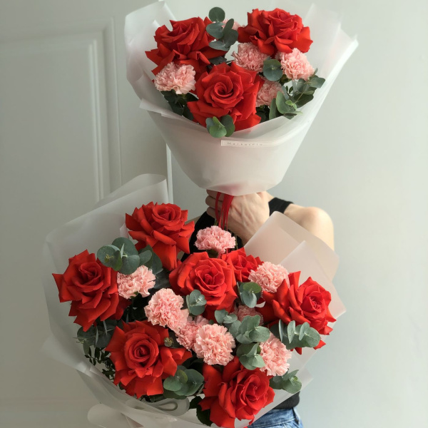 БУКЕТ ИЗ ФРАНЦУЗСКИХ РОЗ И ДИАНТУСОВ