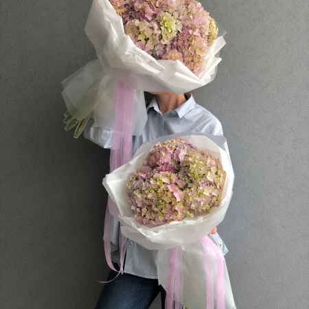 БУКЕТ С ГОРТЕНЗИЯМИ