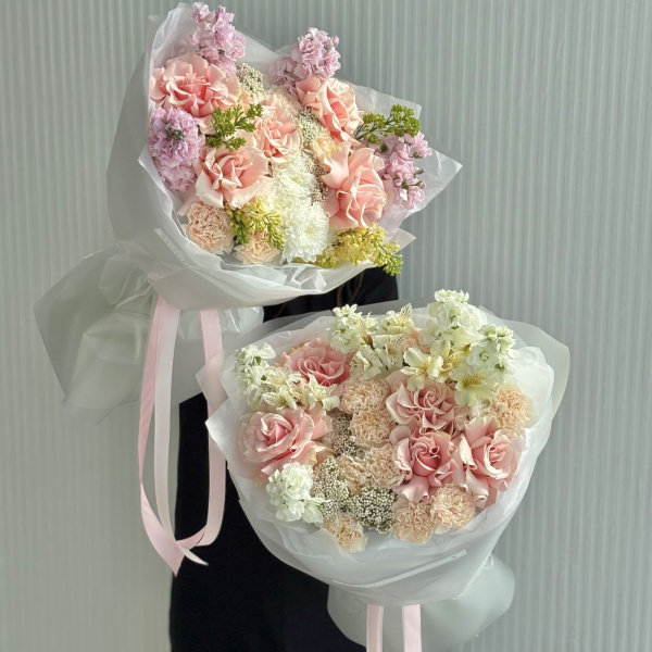 БУКЕТ С ФРАНЦУЗСКИМИ РОЗАМИ