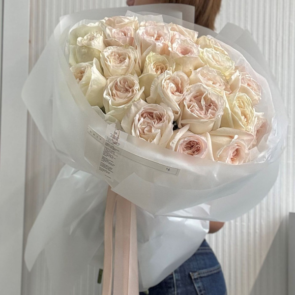 БУКЕТ ИЗ БЕЛЫХ ПИОНОВИДНЫХ РОЗ