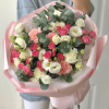 БУКЕТ ИЗ РОЗ И ЭУСТОМЫ